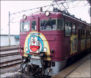 20111108-Wiki C Doraemon_Aomori_Station.jpg